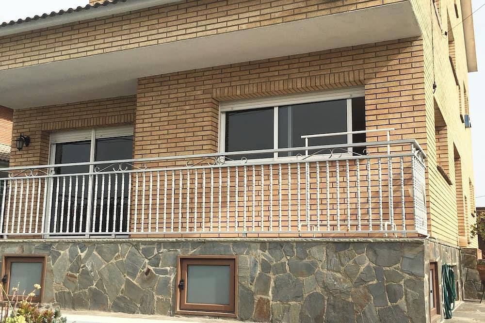 Tranquil and spacious super large room in Barcelona in Rubi, Barcellona entroterra