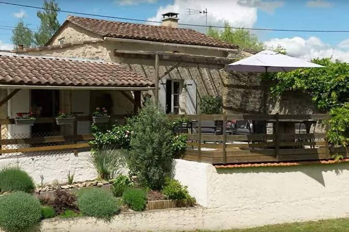 Location de vacances pour 6 personnes, avec Jacuzzi et Jardin à Mauriac