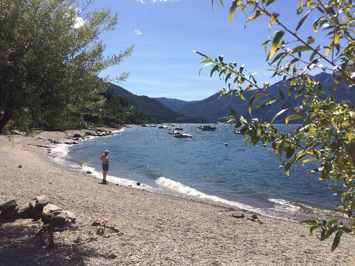 Appartamento intero, Appartamento vacanze per 4 persone con terrazza in Gambarogno, Lago Maggiore-Svizzera