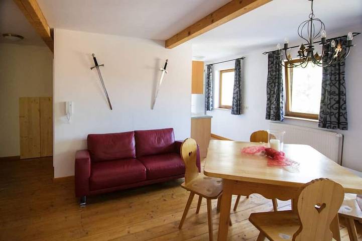 Ganze Wohnung, Ferienwohnung (55 m2) im 1. Stock des Turmes in einem Schloss in Markt Nordheim, Steigerwald