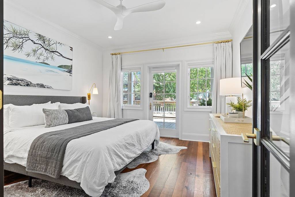 Ganze Wohnung, Waterfront, Sunset Views! Historic Dwtn-King Bed-Luxury with Free Parking! in Wilmington, New Hanover County