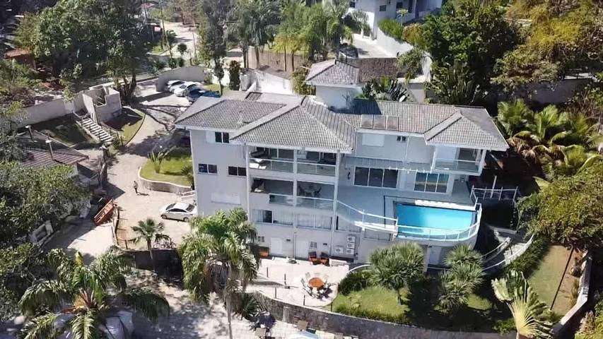 Pousadas para 2 pessoas, com piscina e jardim em Praia Grande Ubatuba