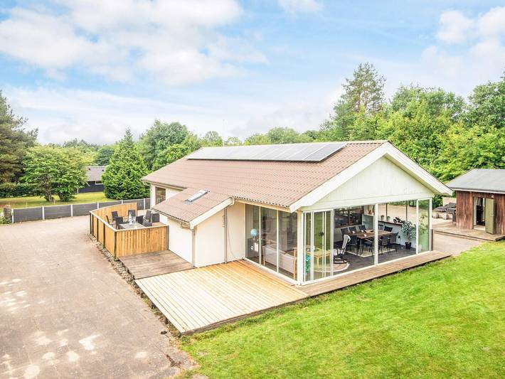 Ferienhaus für 12 Personen, mit Terrasse und Garten in Jegum