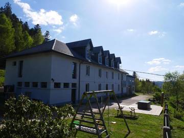 Gîte pour 11 personnes, avec vue et jardin, animaux acceptés à Le Syndicat