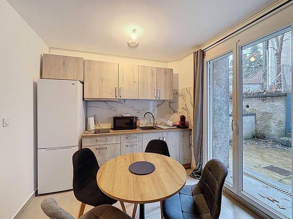 Appartement entier, Appartement T2 - centre ville in Oyonnax, Nantua