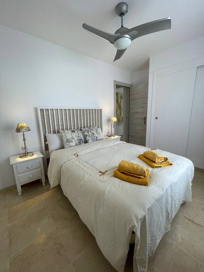 Apartamento inteiro, Apartamento 'El Portil Pinares' com Piscina Partilhada, Terraço Privado e Wi-Fi in El Portil, Cartaya
