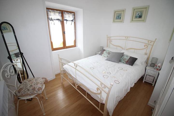 Gîte pour 4 personnes, avec jacuzzi et terrasse ainsi que piscine et jardin à Puyravault (Vendée) - 2