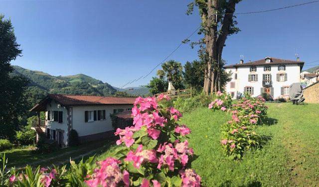 Gîte pour 2 personnes, avec vue et terrasse à Valcarlos