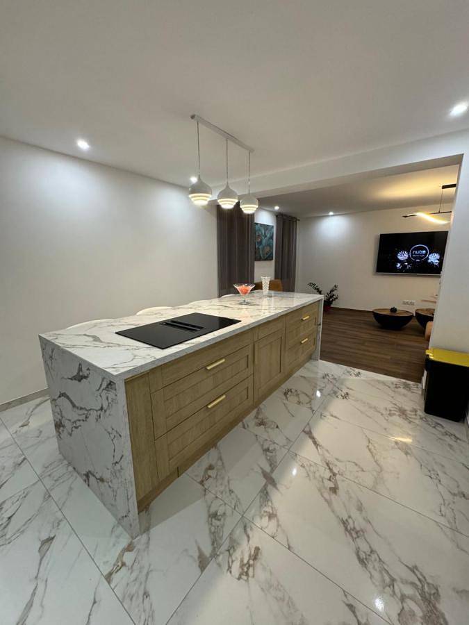 Gîte pour 14 personnes, avec jacuzzi dans Gex - 4