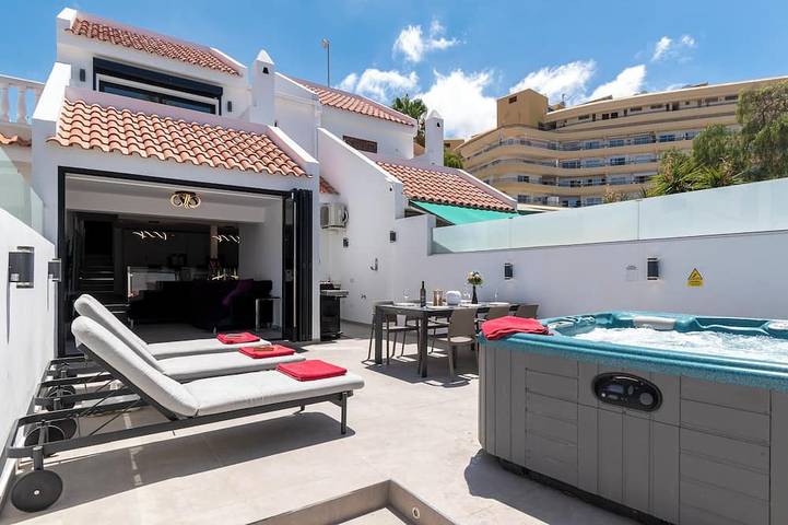 Chalet para 6 personas, con piscina además de terraza y jacuzzi en Costa Adeje