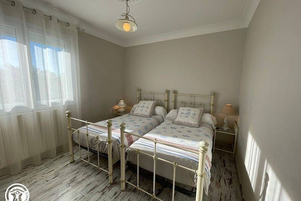 Maison rénovée avec grand jardin, proche des Sables-d'Olonne, 4 chambres, terrasse et Wifi in Château-d'Olonne, Les Sables-d'Olonne