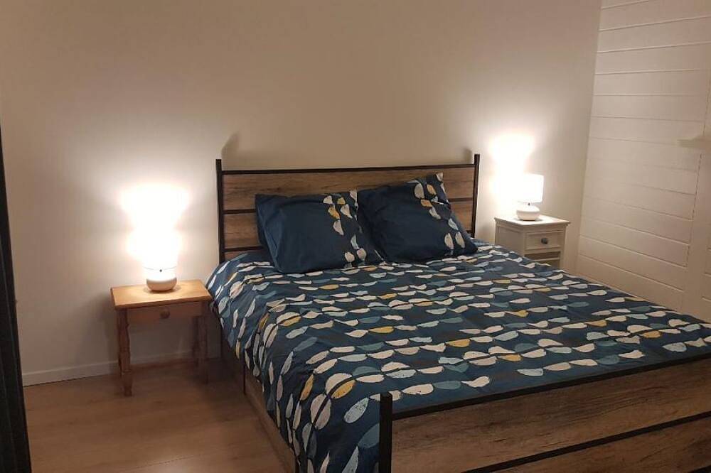 Apartamento entero, Large family apartment with garden, in the heart of town. Pets welcome. in Casteljaloux, Nérac region