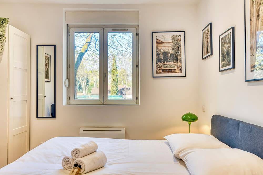 Appartement entier, Le Basalte - Lumineux studio - parking privé - wifi - proche métro B in Oullins, Lyon et ses environs