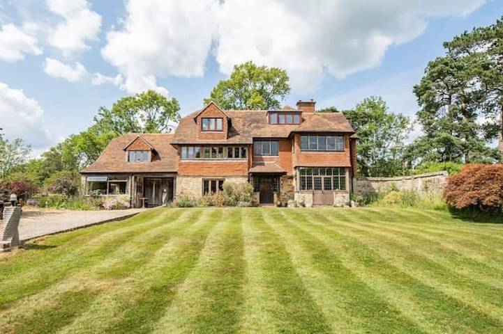 Holiday rental for 10 people, with garden in East Sussex