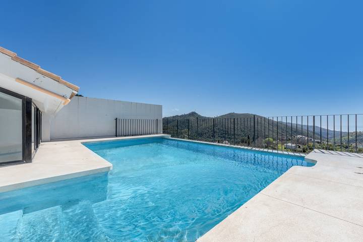 Apartamento para 6 personas, con Balcón y Jacuzzi en Ojén