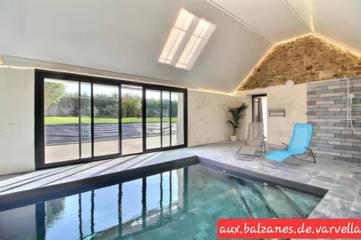 Gîte pour 8 personnes, avec vue ainsi que piscine et jardin à Ploudaniel