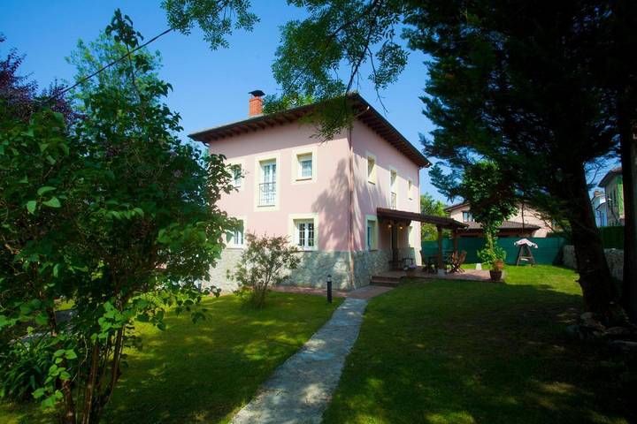 Apartamento para 6 personas, con vistas y jardín, Se admiten mascotas en Piloña