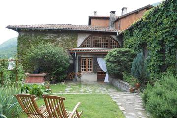 Location de vacances pour 15 personnes, avec jardin ainsi que terrasse et piscine à Sacoué