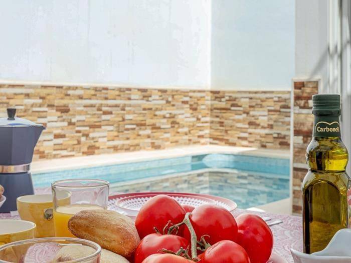Apartamento para 7 personas, con Balcón además de Terraza y Piscina en Camas 