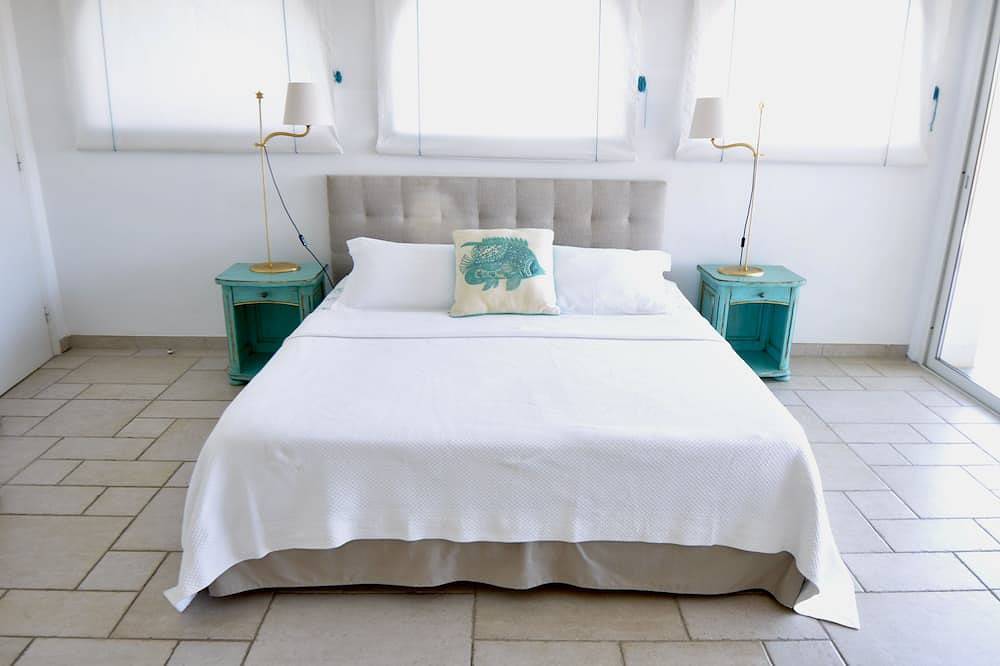 Grande villa proche plage, restaurants et commerces: 15 couchages avec grande piscine in Antibes, Côte méditerranéenne (France)