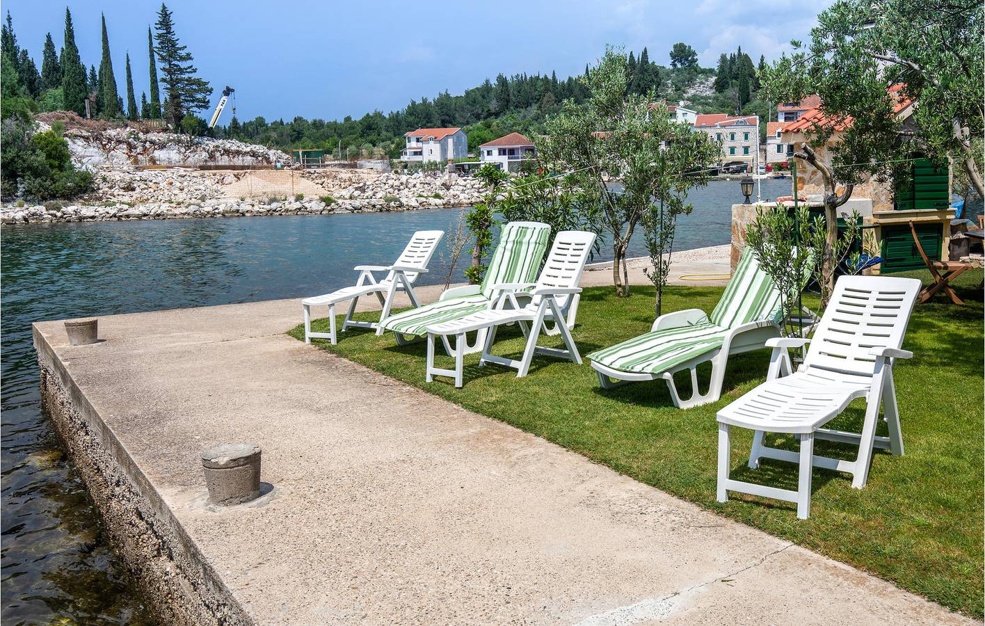 Ganze Ferienwohnung, Charmantes 1-Zimmer-Apartment mit Terrasse, WLAN, 100 m vom Strand entfernt in Blace, Dubrovnik-Neretva