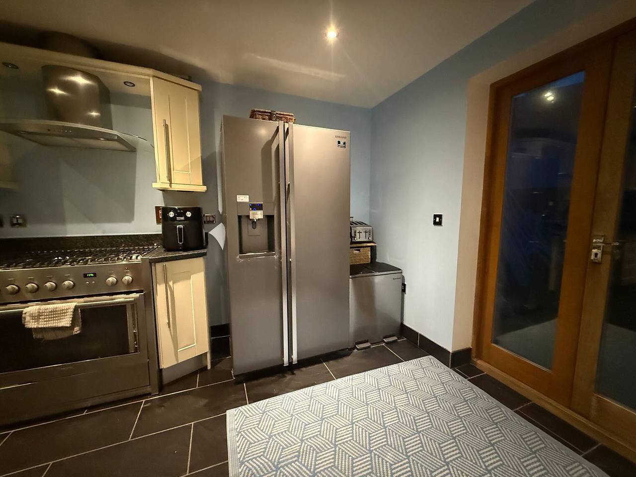 Charmantes Cottage-Zimmer mit Gartenblick in Bedford in Zentral Bedfordshire