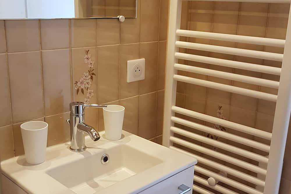 Appartement entier, Studio 2pers 28m²-sdd- 800m centre in Maisons-Laffitte, Yvelines