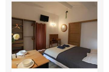 Gîte pour 2 personnes, avec jardin à Chambonas