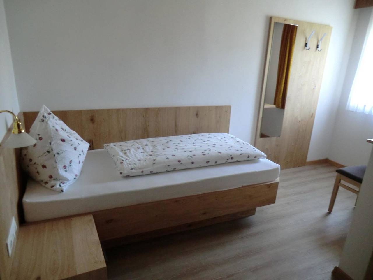 Ganze Ferienwohnung, Garni Pircher - Dreibettzimmer in Dorf Tirol, Texelgruppe