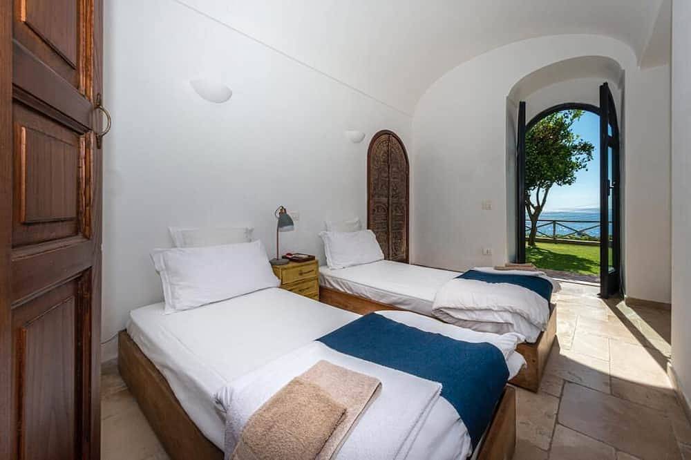 Beautiful seaside home with pool +10% Discount On Bookings Over 7 Days in Marina Piccola (Capri), Capri