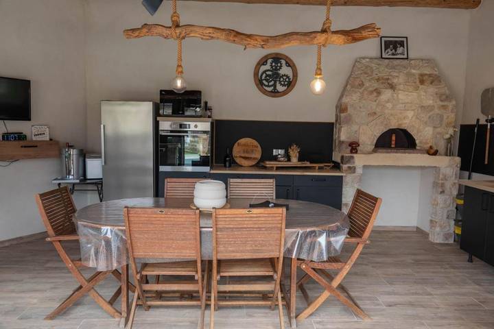 Gîte pour 2 personnes, avec jacuzzi ainsi que jardin et piscine à Jaujac - 3