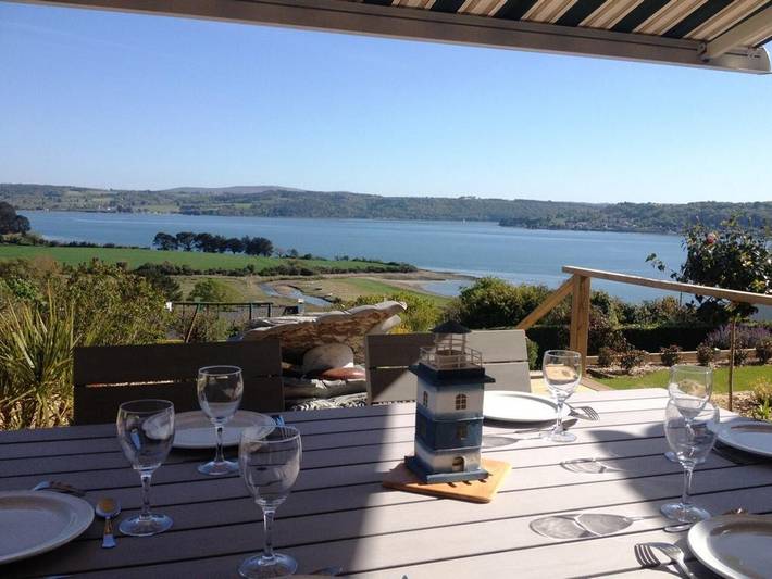 Maison de vacances 'Grande Maison Familiale Climatisation Vue Mer' avec jardin privé et Wi-Fi in Hôpital-Camfrout, Région de Brest