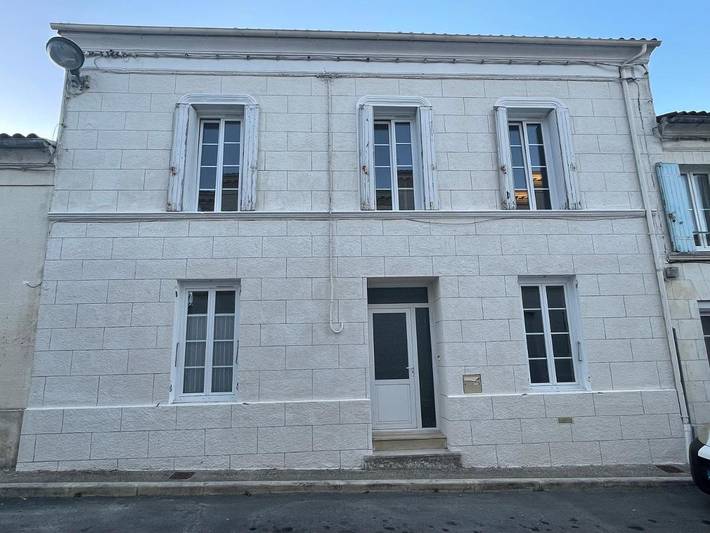 Location de vacances pour 10 personnes, avec piscine et jardin à Mortagne-sur-Gironde - 2