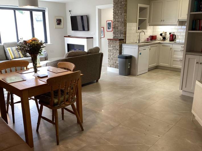 Gîte pour 5 personnes, avec vue ainsi que terrasse et sauna, animaux acceptés à Roundstone