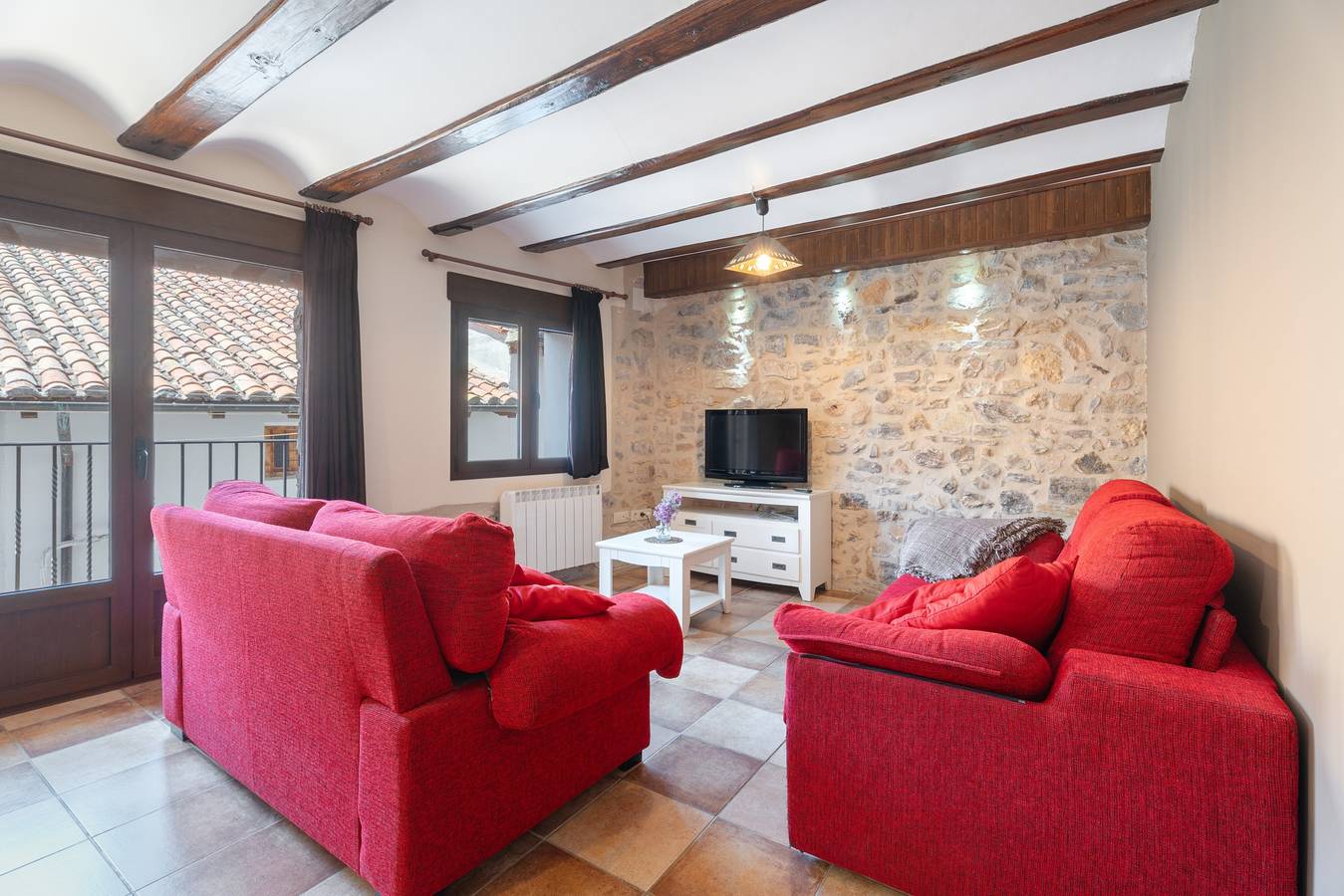 Apartamento entero, Apartamento 'Casa El Cojo 2a' con vistas a la montaña, balcón y Wi-Fi in Alcalá de la Selva, Provincia de Teruel