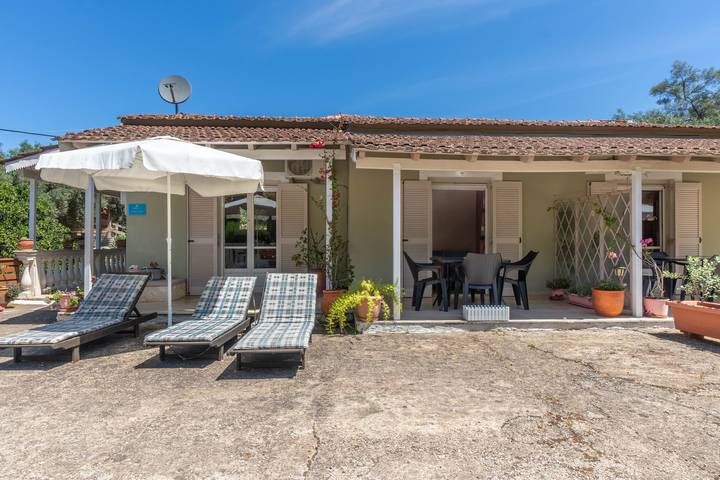 Location de vacances pour 5 personnes, avec jardin à Corfou