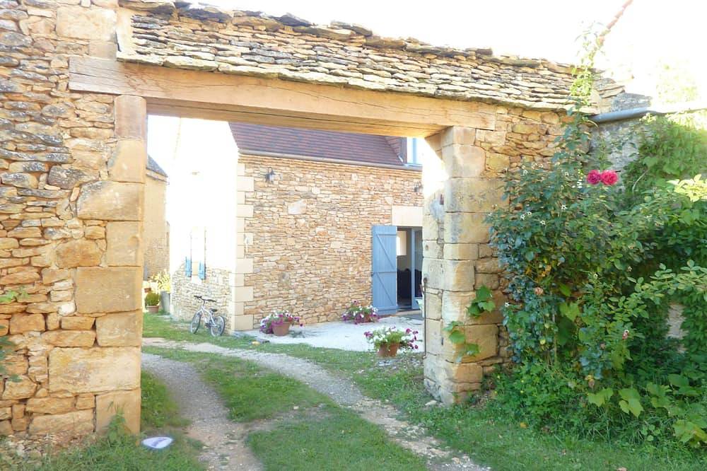 2 bedroom private vacation home in Sainte Nathalene in Sainte-Nathalène, Périgord Noir
