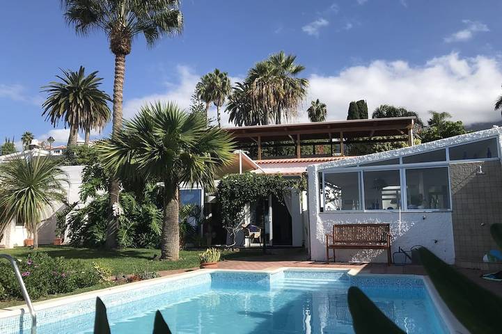 Ferienhaus für 6 Personen, mit Whirlpool und Terrasse sowie Garten
