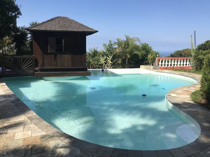 Bungalow pour 4 personnes, avec terrasse et piscine sur l' Île de la Réunion