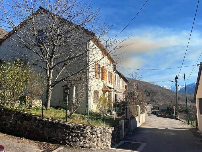 Location de vacances pour 10 personnes, avec vue et jardin à Perles-et-Castelet