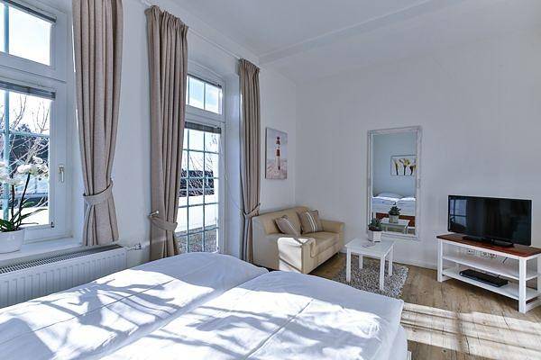 Ganze Ferienwohnung, Appartement 5 mit Südbalkon in strandnaher Lage - Bäderstil-Villa in Wenningstedt/Sylt in Wenningstedt, Sylt