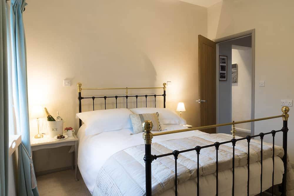 Luxury holiday cottage near to historic Beverley, Wolds & Yorkshire coast in Brandesburton, East Riding of Yorkshire