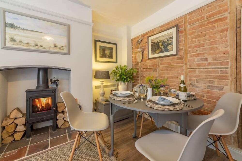 Piper Cottage (2), Holme-next-the-Sea, Norfolk in Holme-next-the-Sea, Norfolk Coast