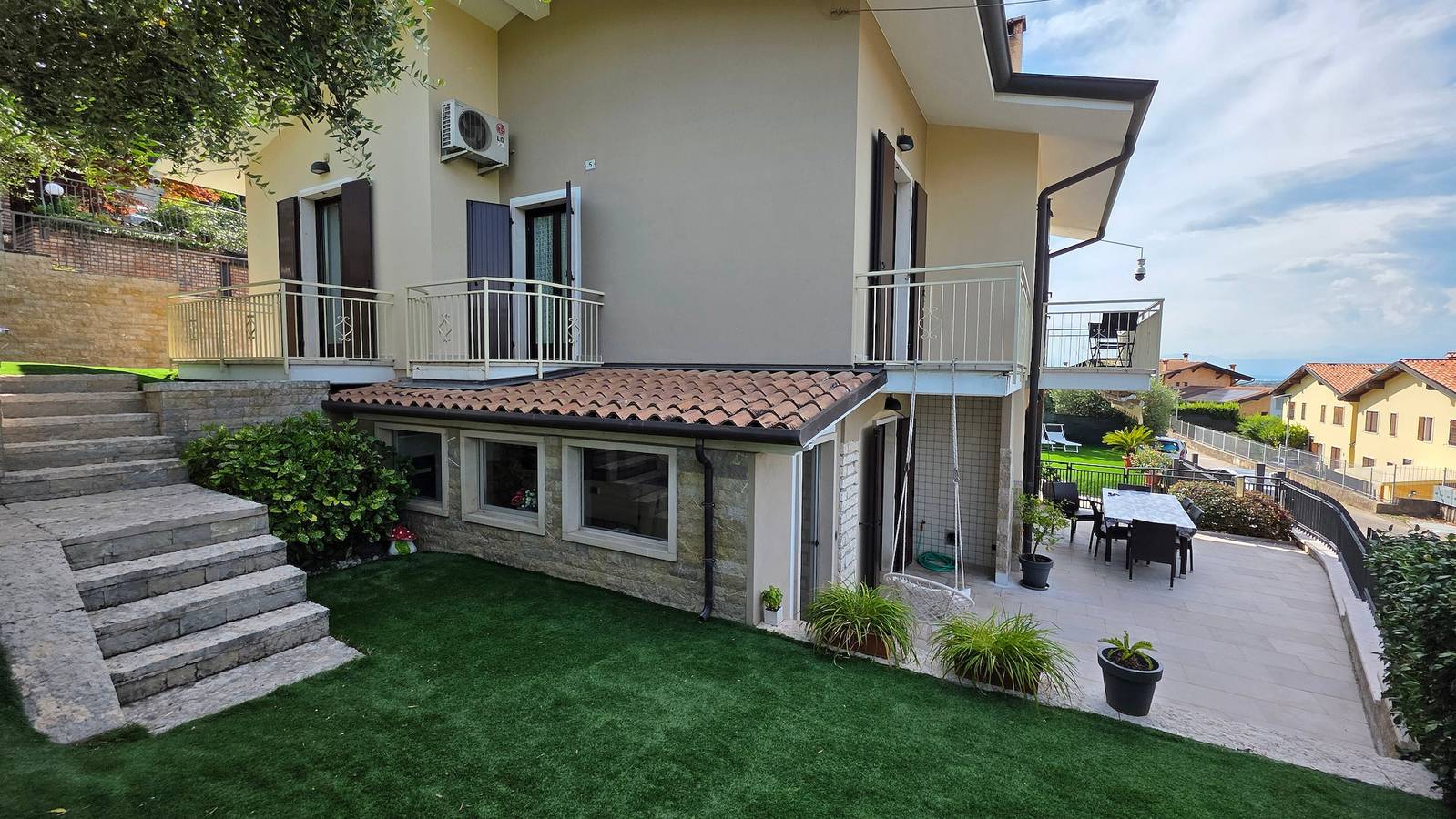 Villa am Gardasee: Externe Spa & Privater Garten in Peschiera del Garda, Gardasee-Berge