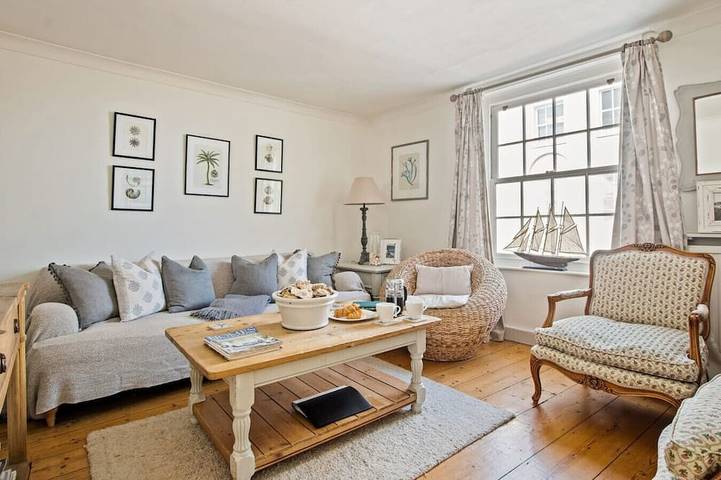 Holiday home for 5 people, with garden and balcony, with pets in Lymington