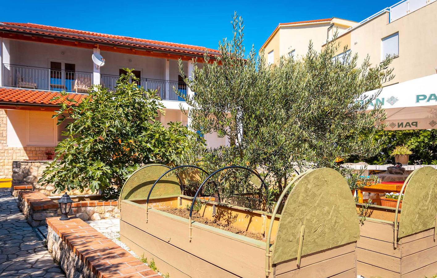 Ganze Ferienwohnung, Ferienwohnung für 3 Personen mit Terrasse in Barbat na Rabu, Rab