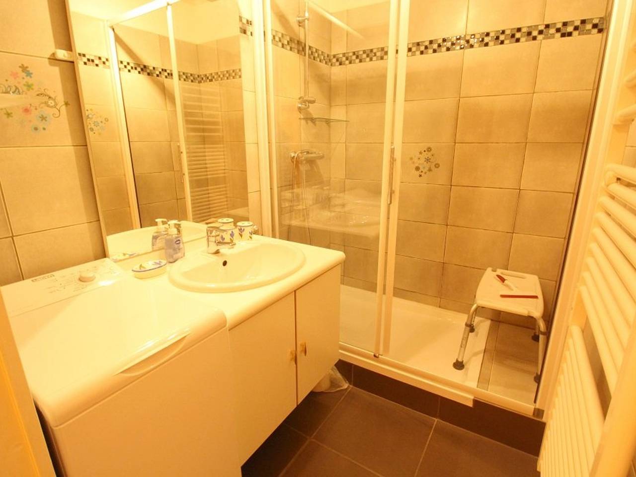 Appartement entier, Appartement 2 pièces cabine avec balcon, parking, animaux admis, Wi-Fi in Luchon-Superbagnères, Bagnères-de-Luchon