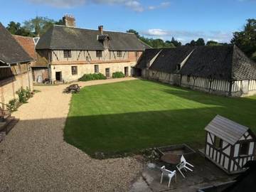 Gîte pour 14 personnes, avec jardin, animaux acceptés à Fauguernon