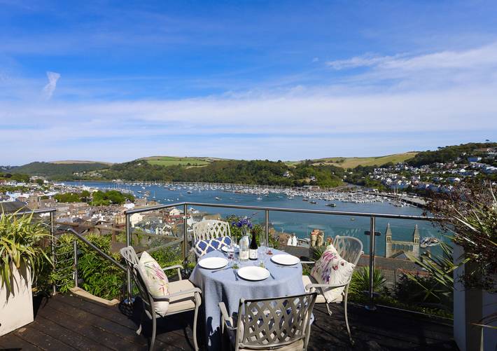 Cottage for 4 people, with garden, with pets in Dartmouth