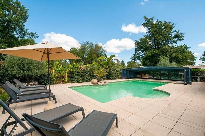 Location de vacances pour 8 personnes, avec Balcon ainsi que Jacuzzi et Terrasse à Maurens
